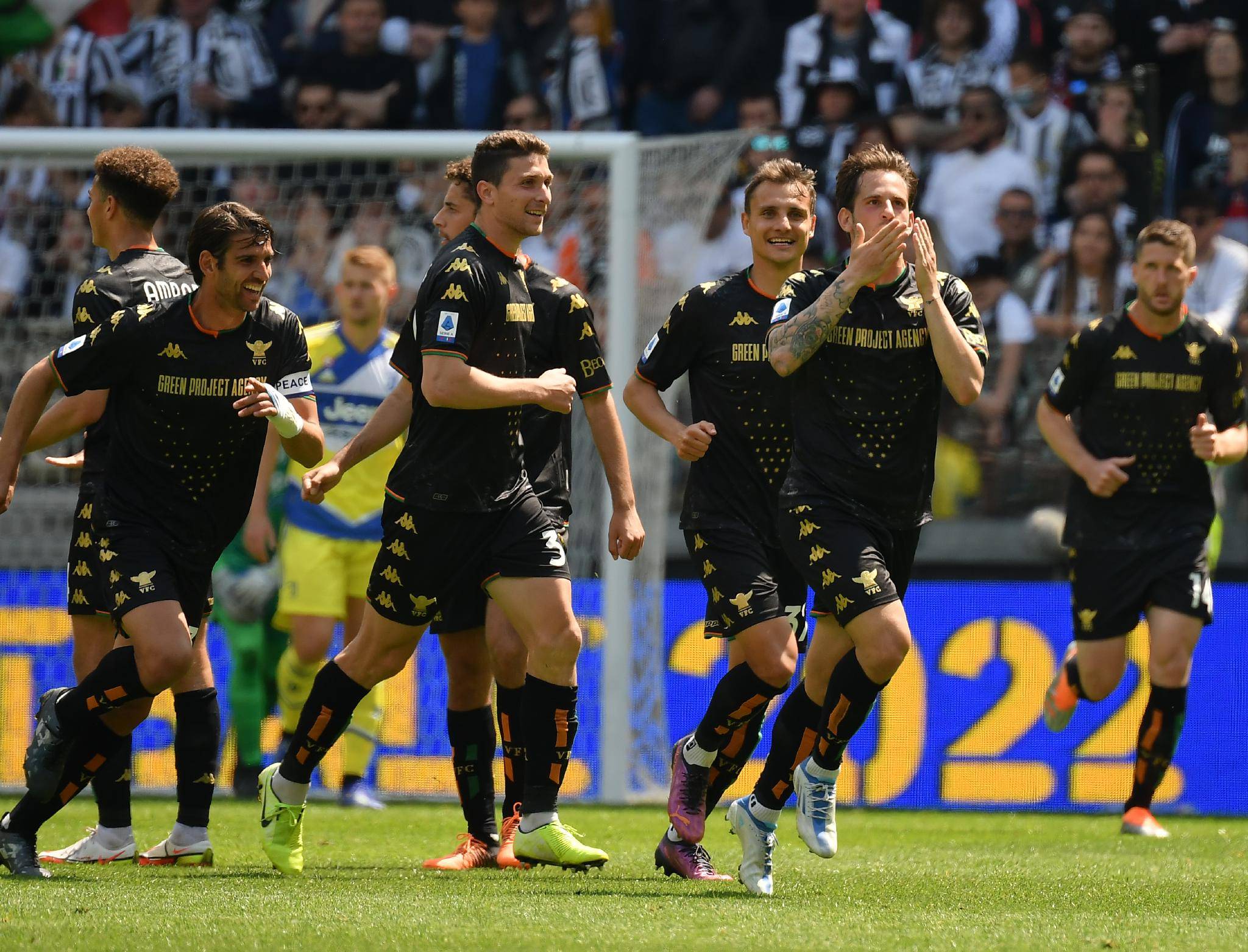 开云体育app下载-罗马尼亚队人员变动频繁，备战欧洲杯预选赛的简单介绍