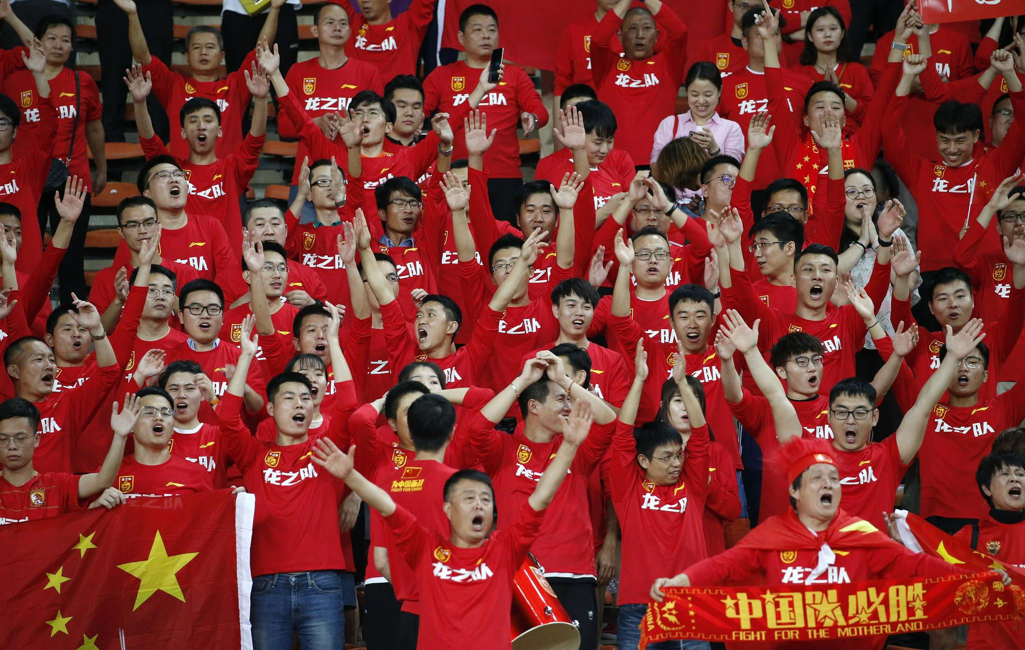 国内足球联赛激情澎湃，球队竞争激烈的简单介绍