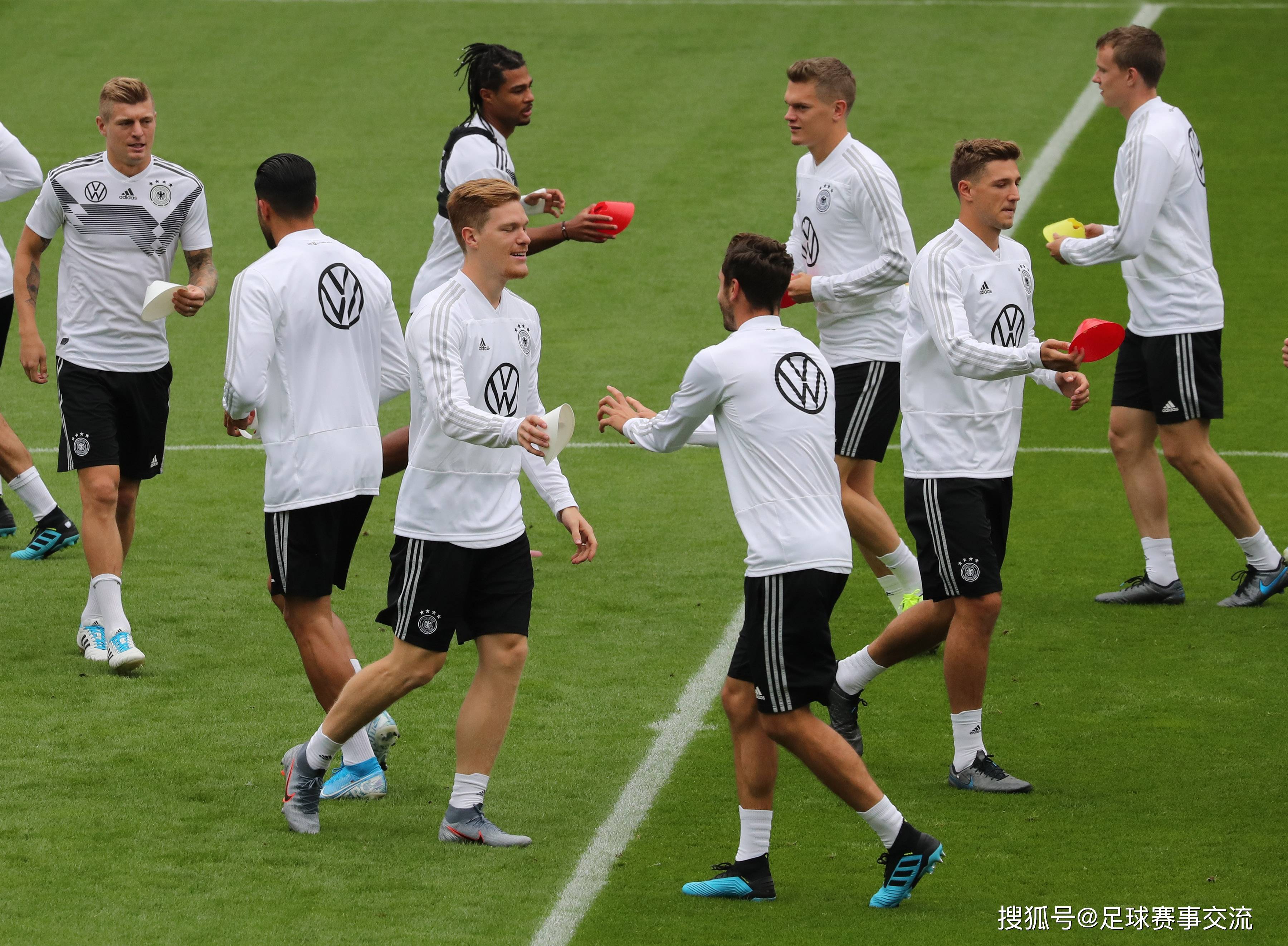 角逐胜利!国际足球赛事奋起直追的简单介绍 角逐胜利!国际足球赛事奋起直追的简单介绍