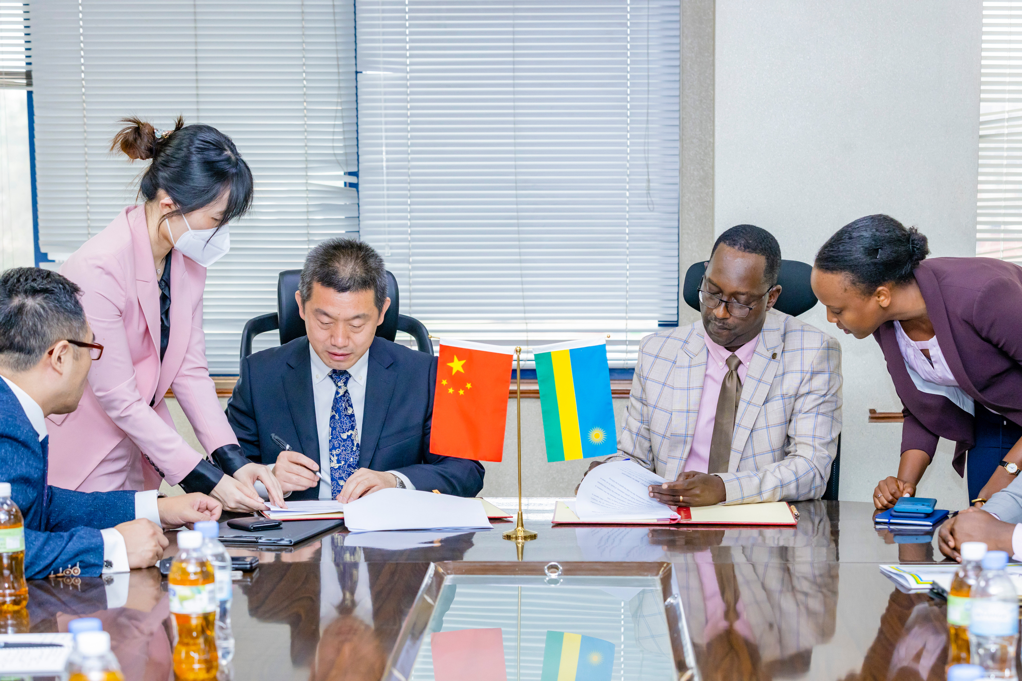 开云体育官网-卢旺达队斗志昂扬，闯入欧国联强的简单介绍