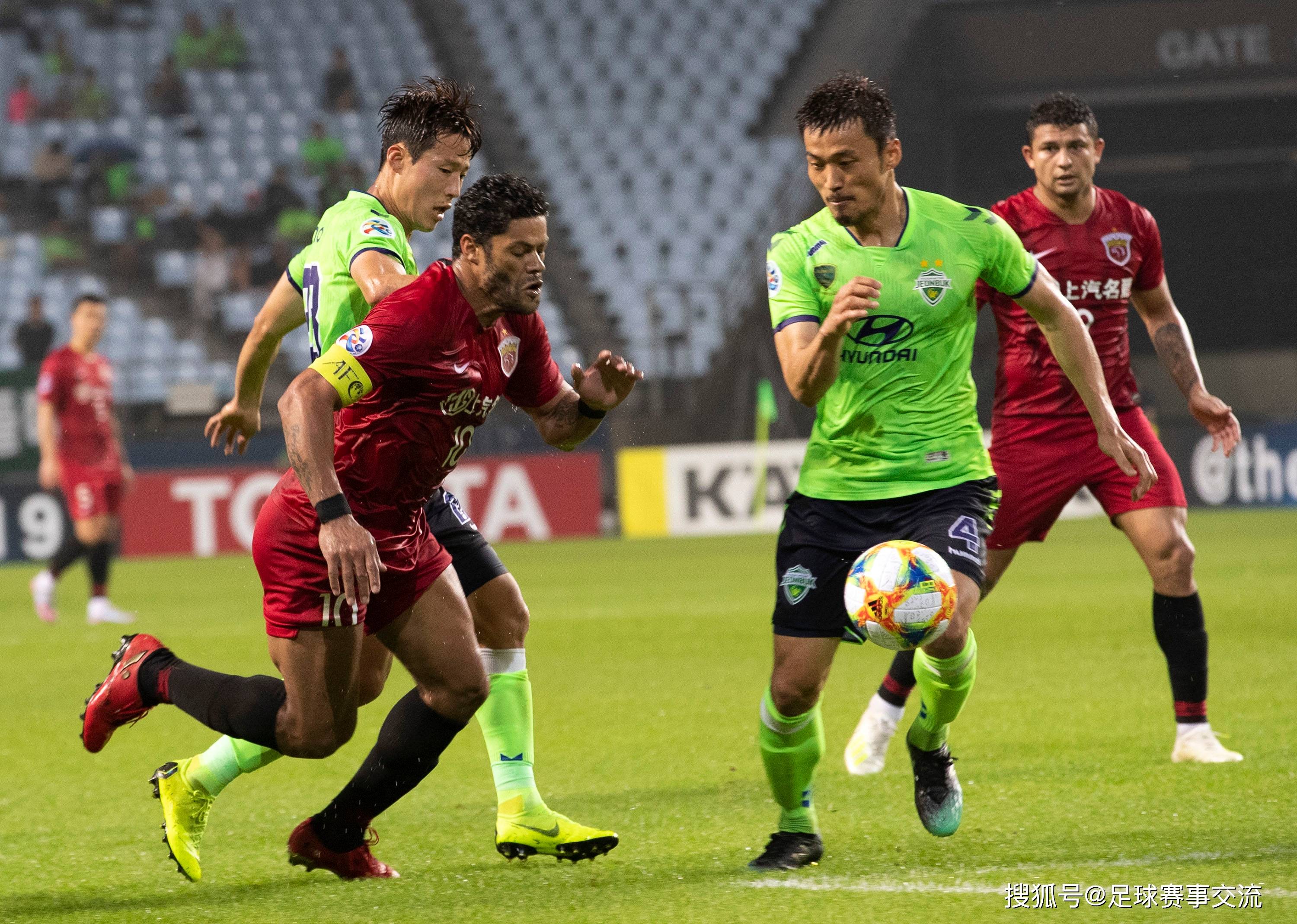 精彩的足球比赛中掀起激情风暴 精彩的足球比赛中掀起激情风暴