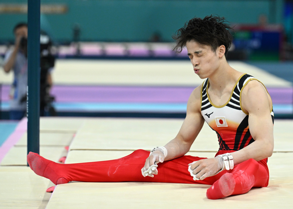 体操单杠男子单项赛场精彩比拼 体操单杠男子单项赛场精彩比拼