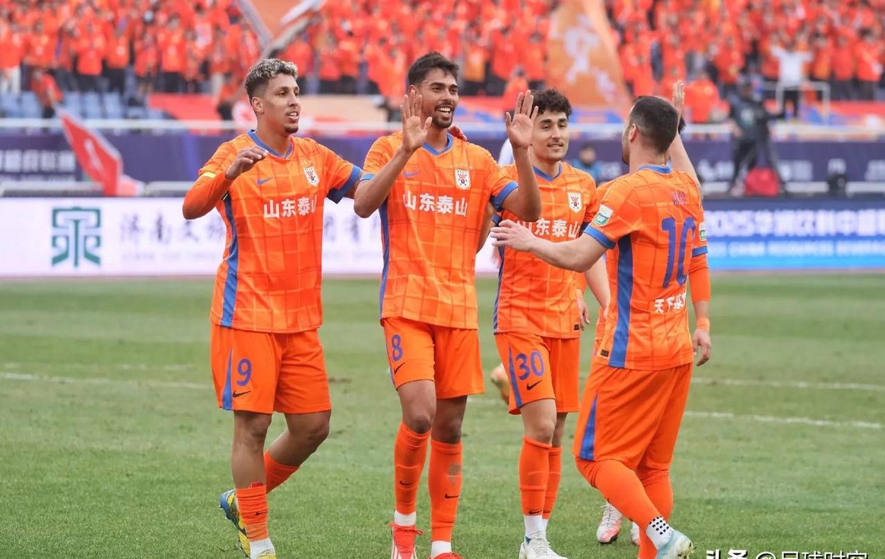 关于比赛环境紧张,球队与球队之间的竞争不亦乐乎!的信息 关于比赛环境紧张,球队与球队之间的竞争不亦乐乎!的信息