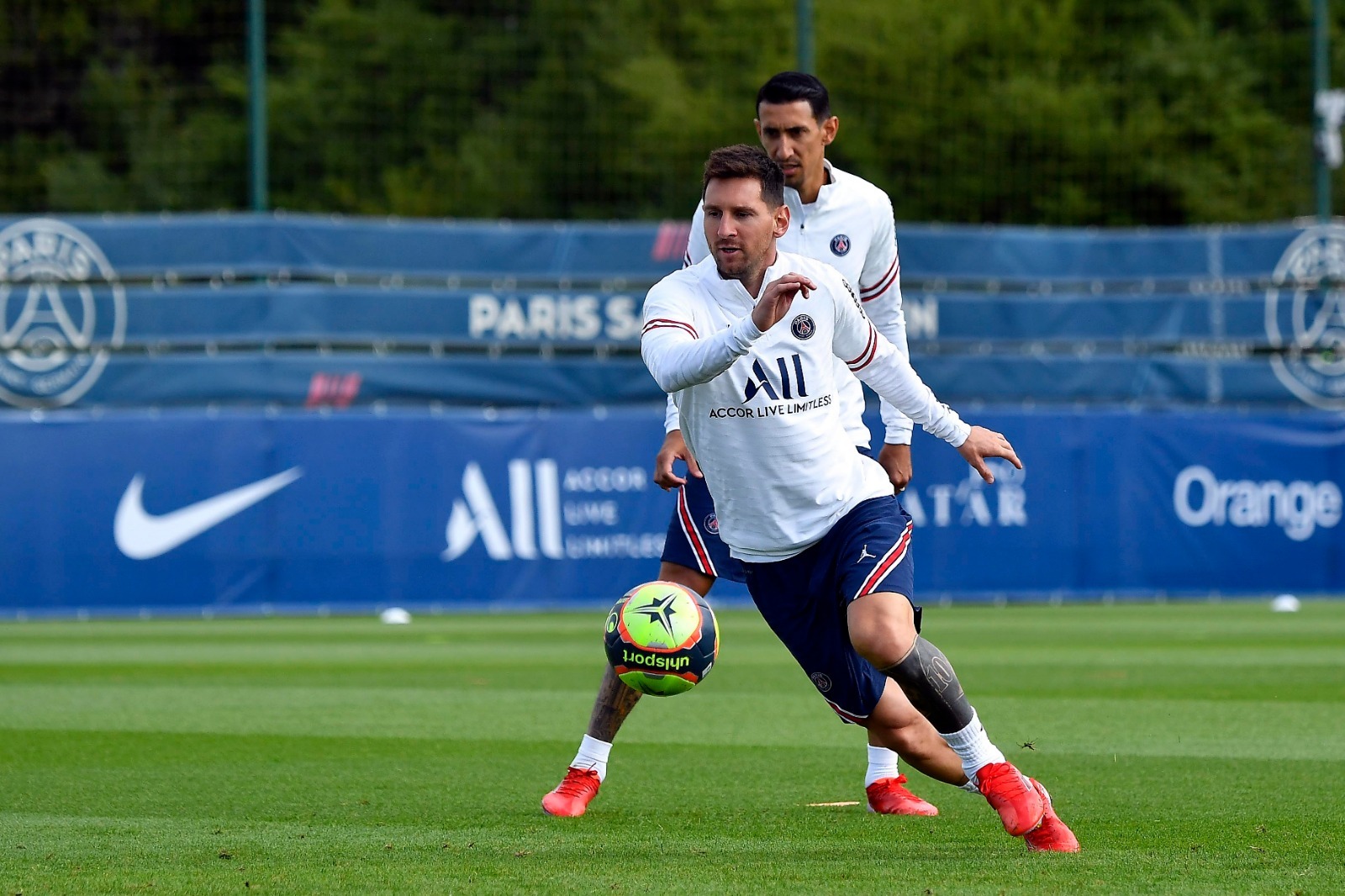 开云体育网页版-兰斯签下西班牙前锋，提升攻击力量的简单介绍