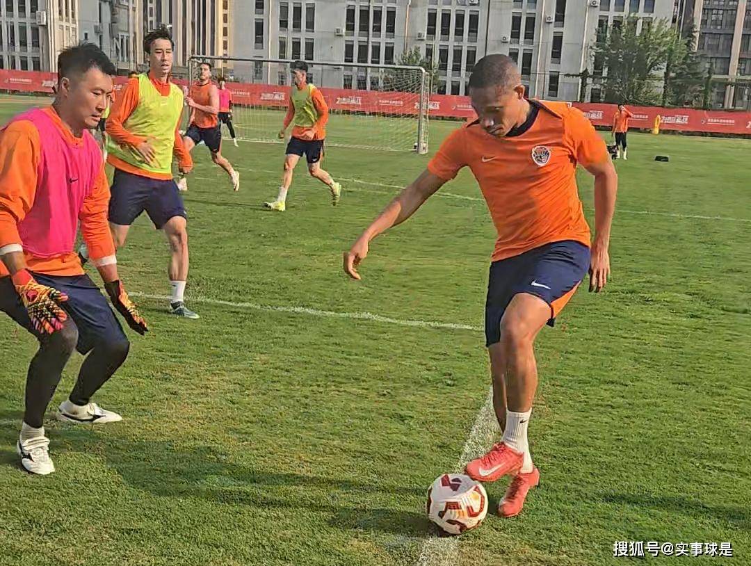 开云体育网页版登录入口-教练团队进行严格训练备战冠军