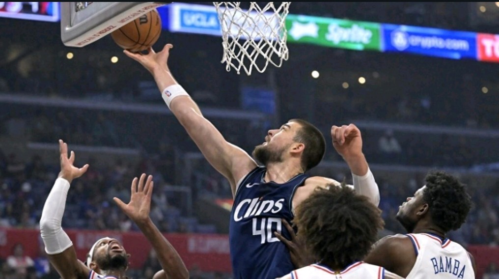 爵士队主场表现出色,取得准胜 爵士队主场表现出色,取得准胜