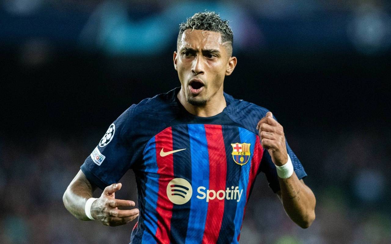 守门员扑救关键球保障球门不失