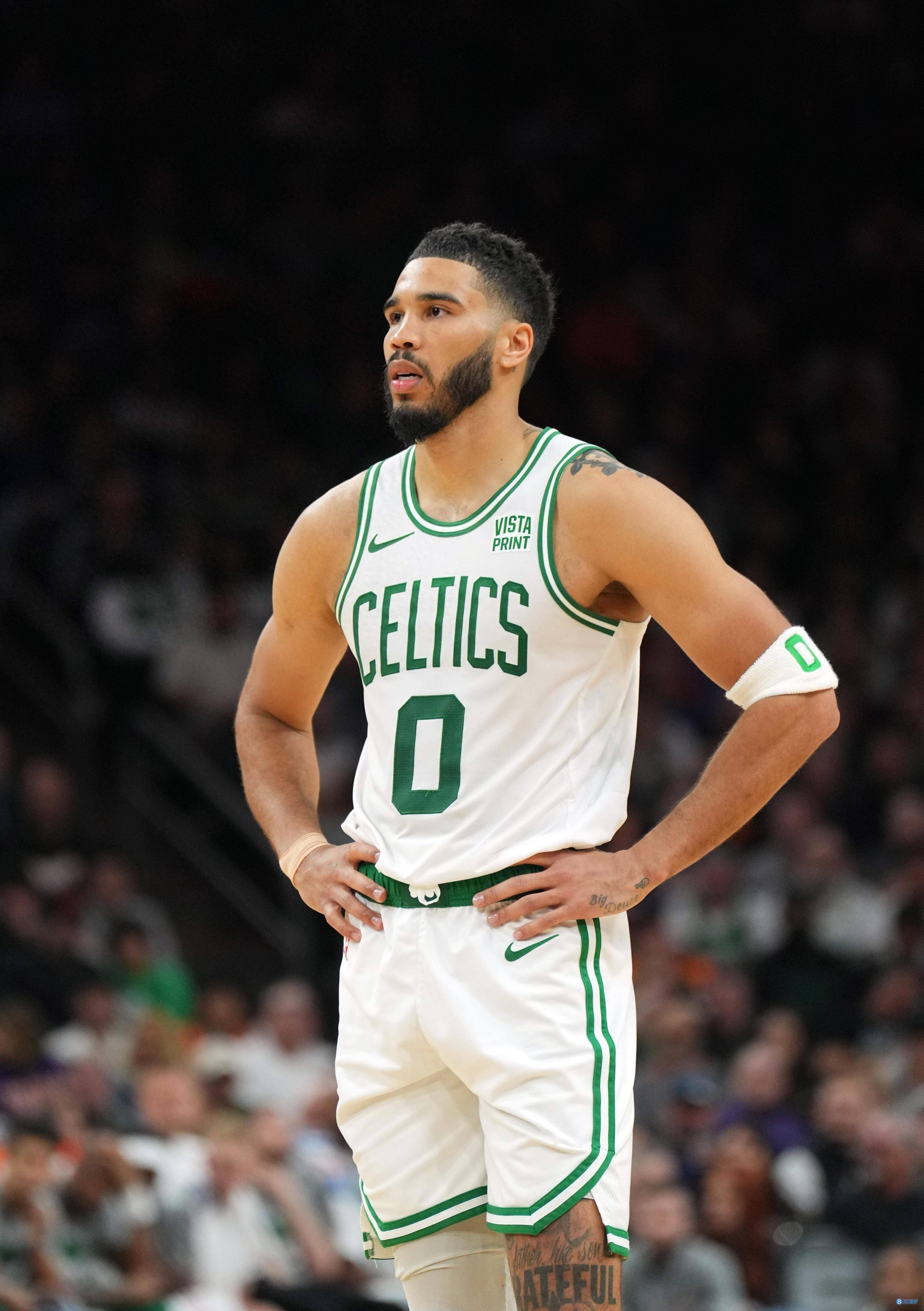 开云体育app-凯尔特人队员力压对手，无懈可击