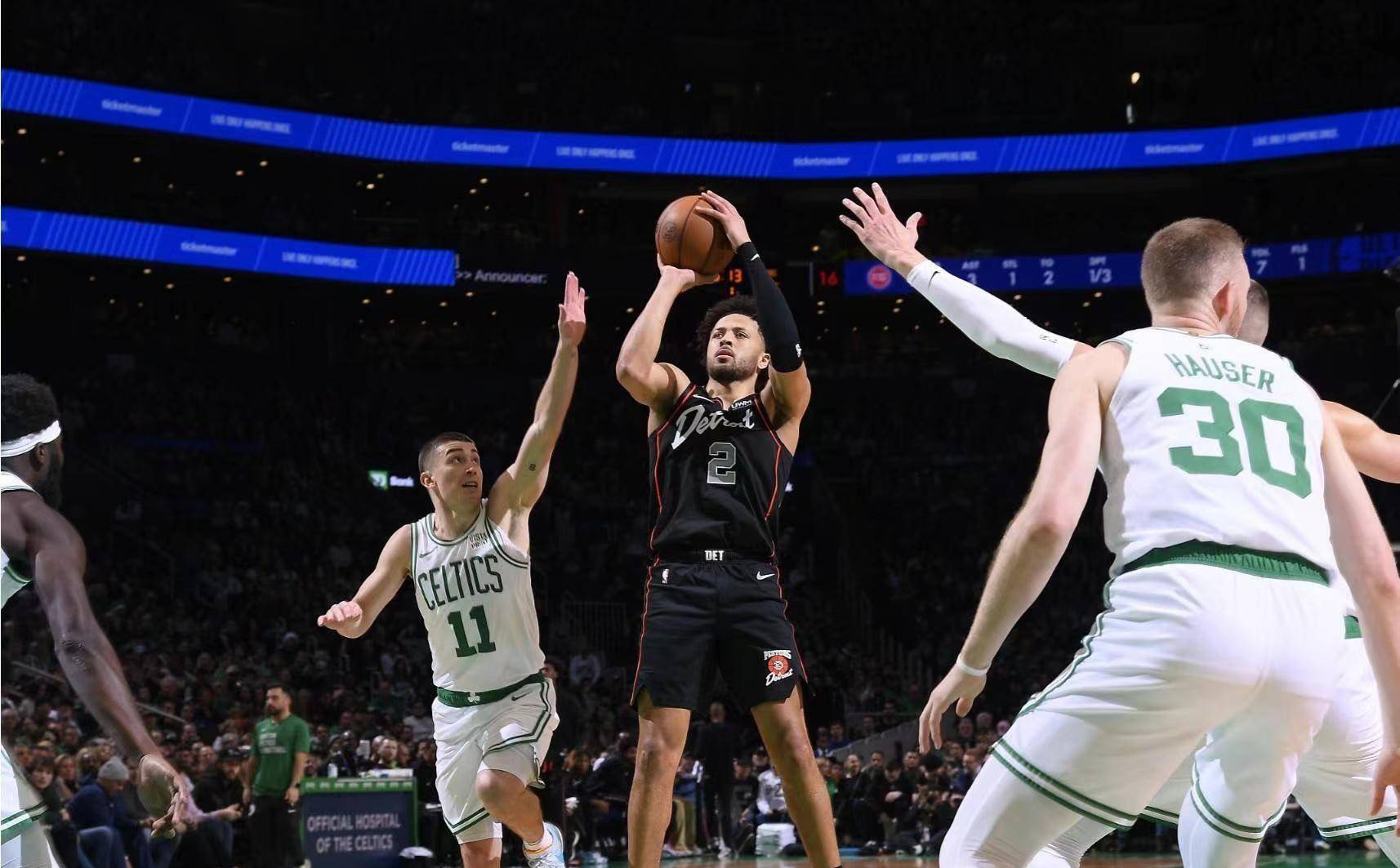 凯尔特人队员力压对手,无懈可击 凯尔特人队员力压对手,无懈可击