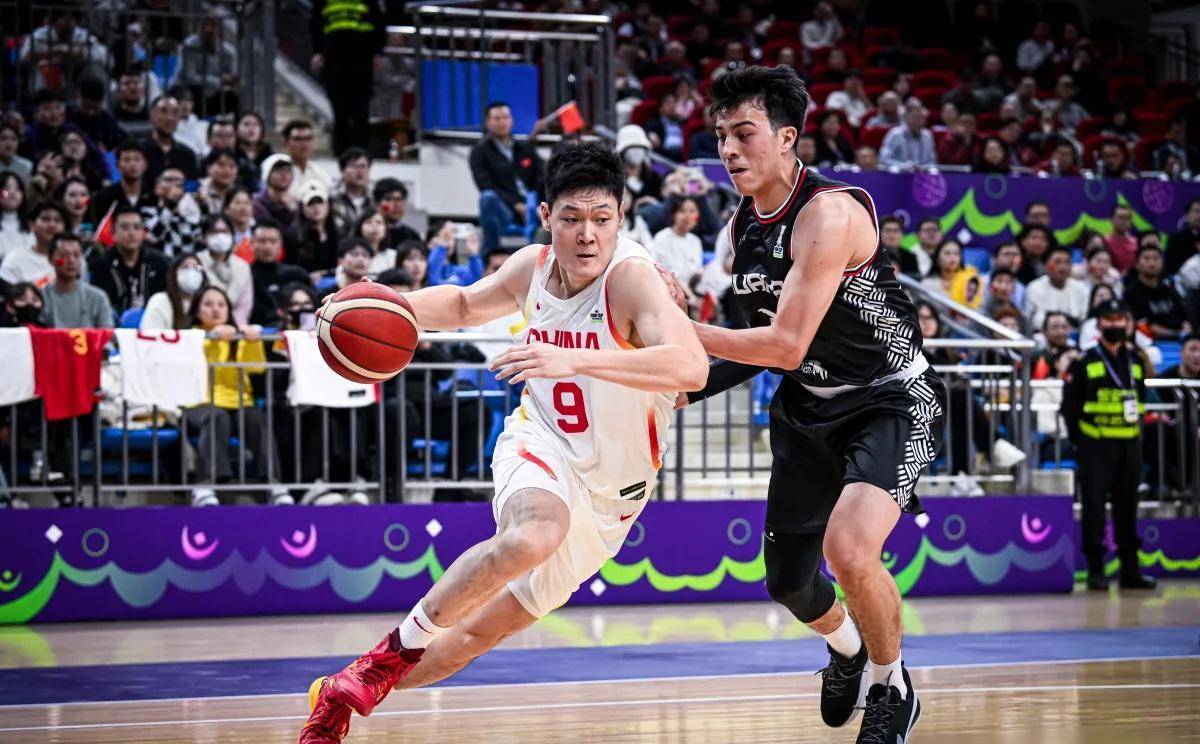 球队战术调整收效，近战表现亮眼，取得重要胜利的简单介绍