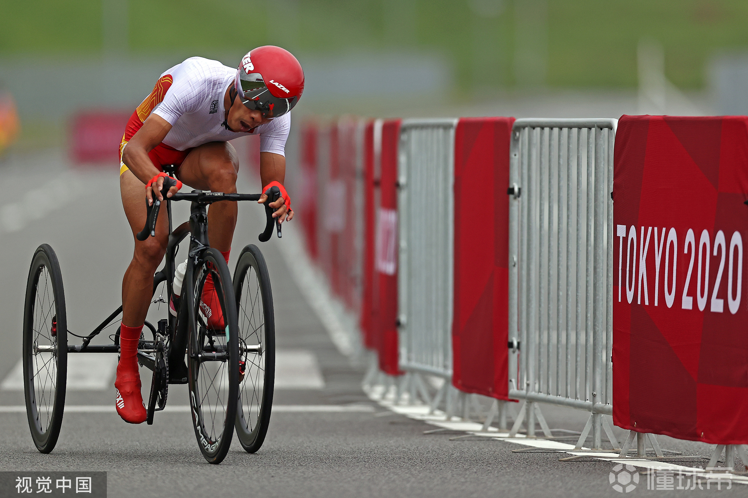 乌拉圭自行车运动员风采熠熠，勇夺金牌的简单介绍