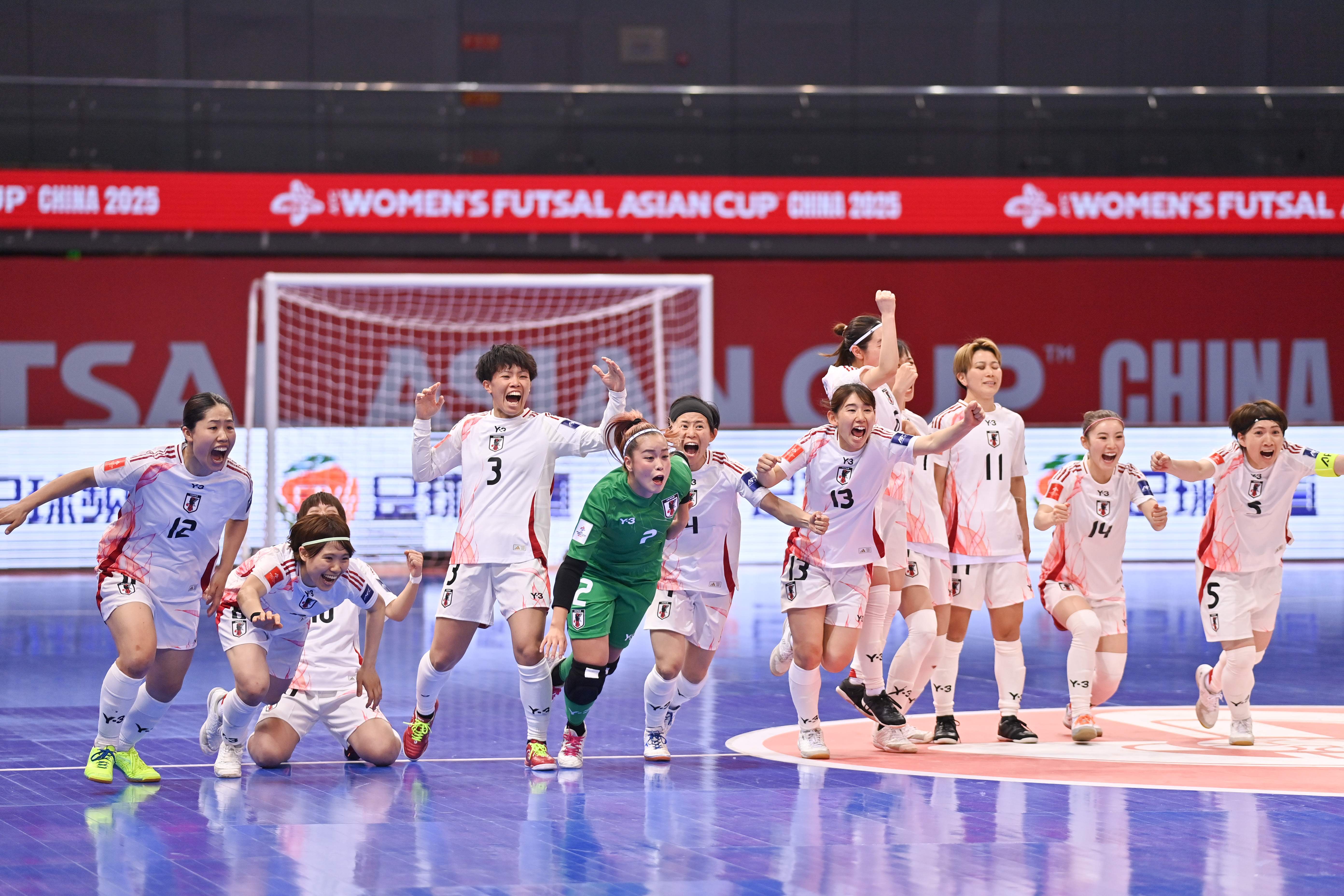 关于亚洲顶级俱乐部踢球风采赏析的信息 关于亚洲顶级俱乐部踢球风采赏析的信息