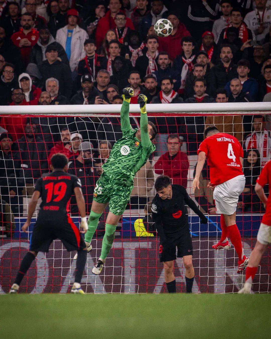 巴萨中前场配合默契，取得连胜