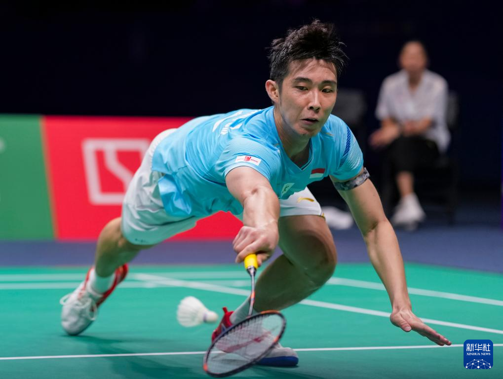 新加坡羽毛球选手冲刺终点,夺得银牌 新加坡羽毛球选手冲刺终点,夺得银牌