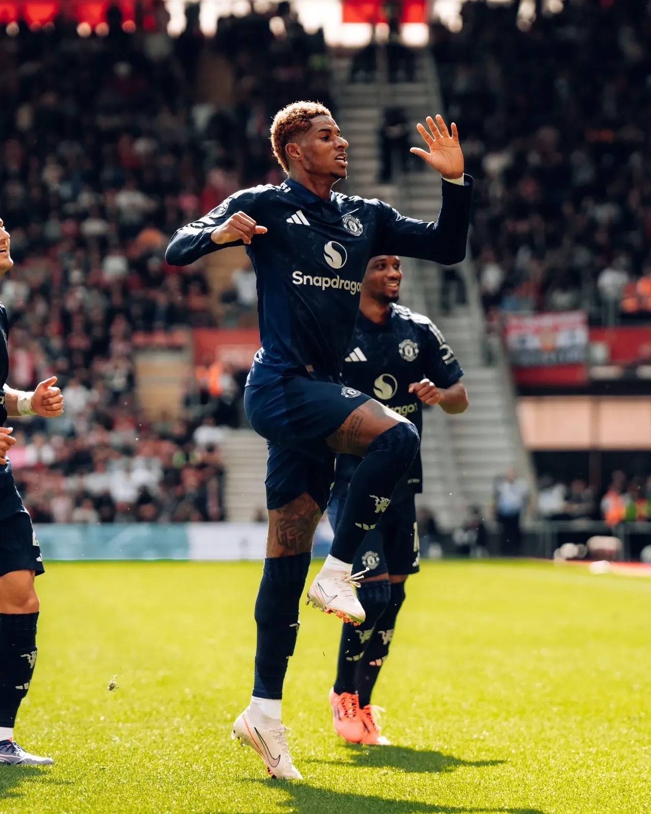 曼联在主场轻松击败南安普顿