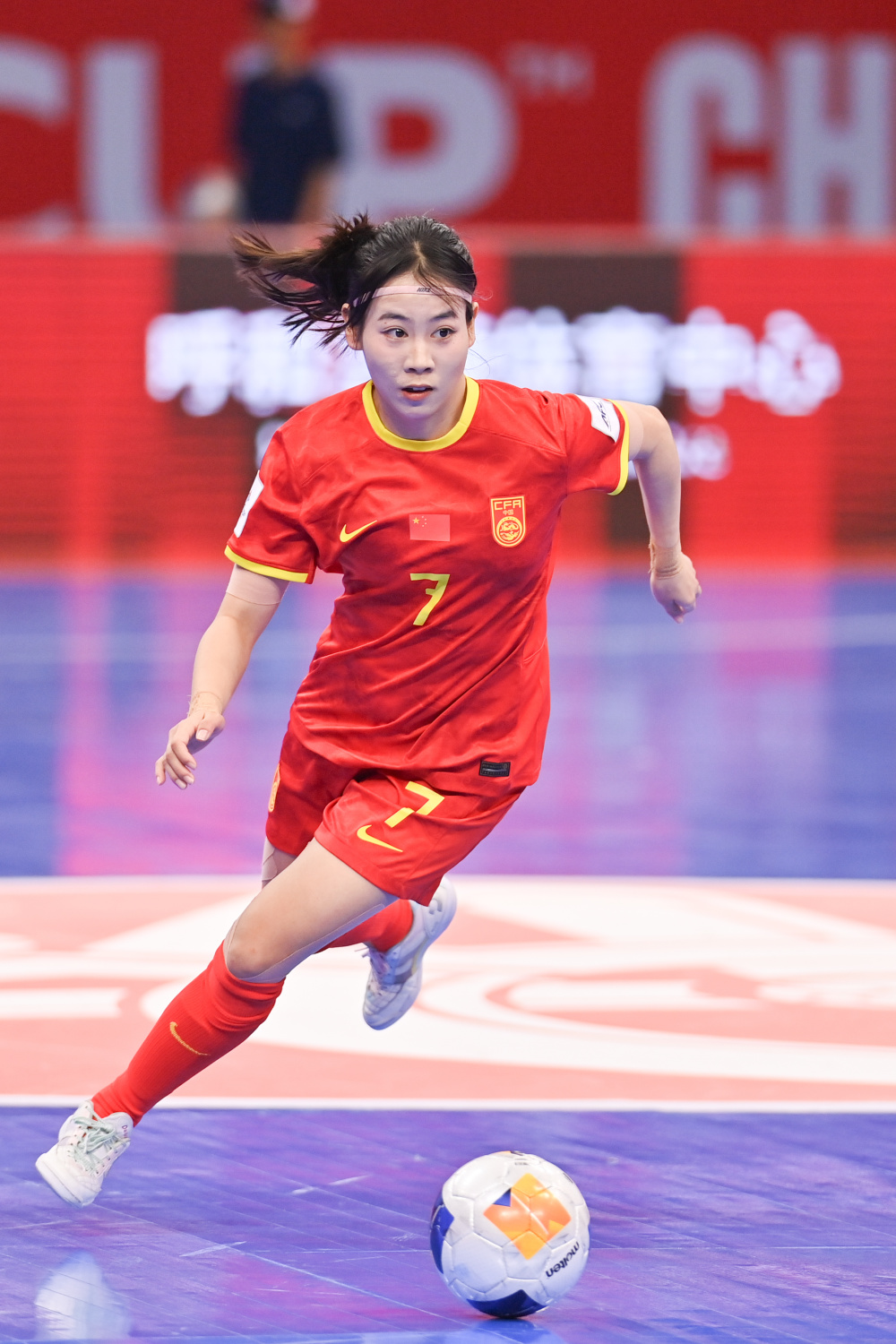 开云体育官网-全球女子足球势如破竹，人气持续攀升