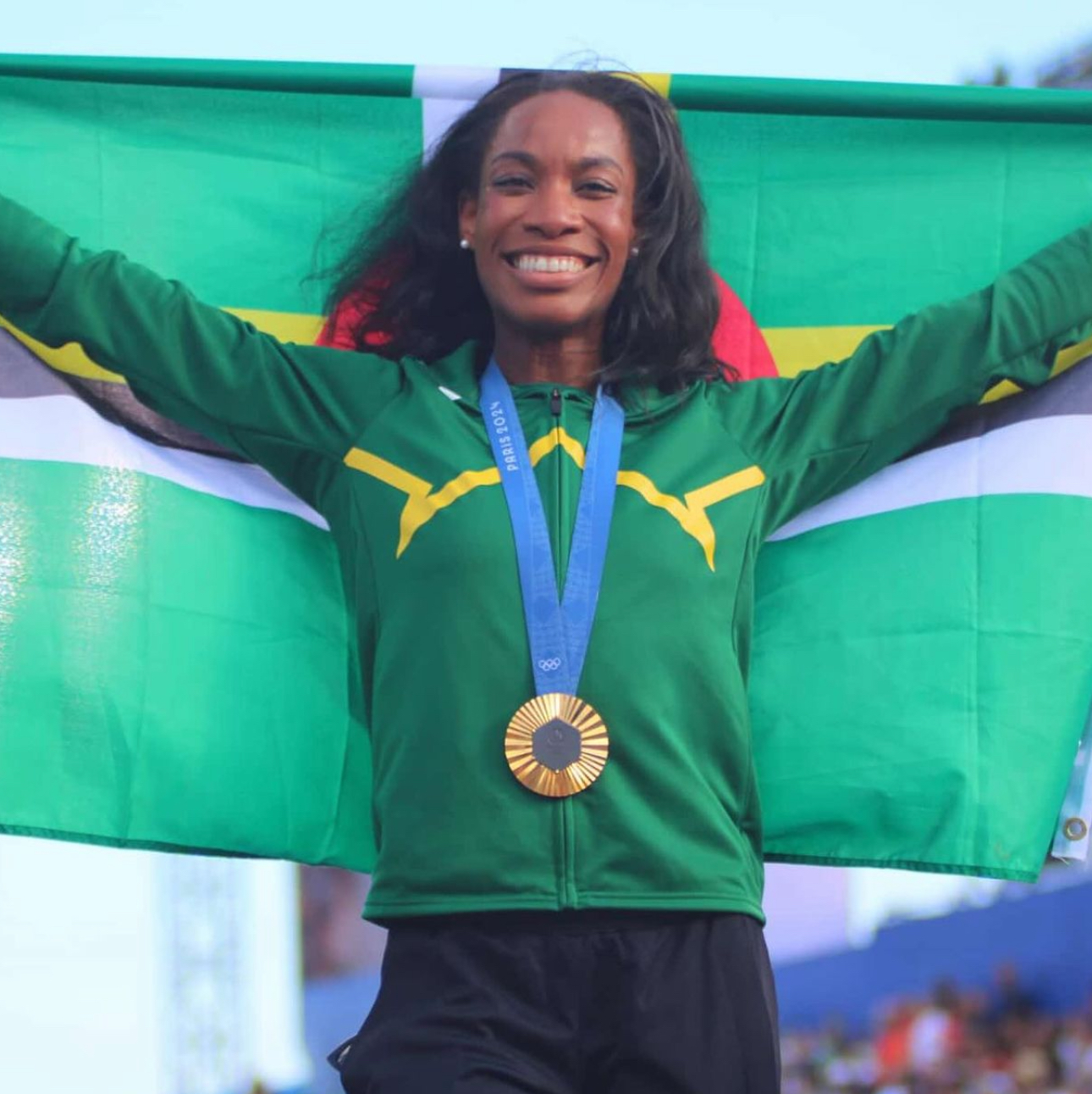 拉脱维亚选手在赛场上斩获胜利登顶领奖台的简单介绍