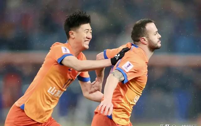 热门球队实力出击，一路取得胜利晋级