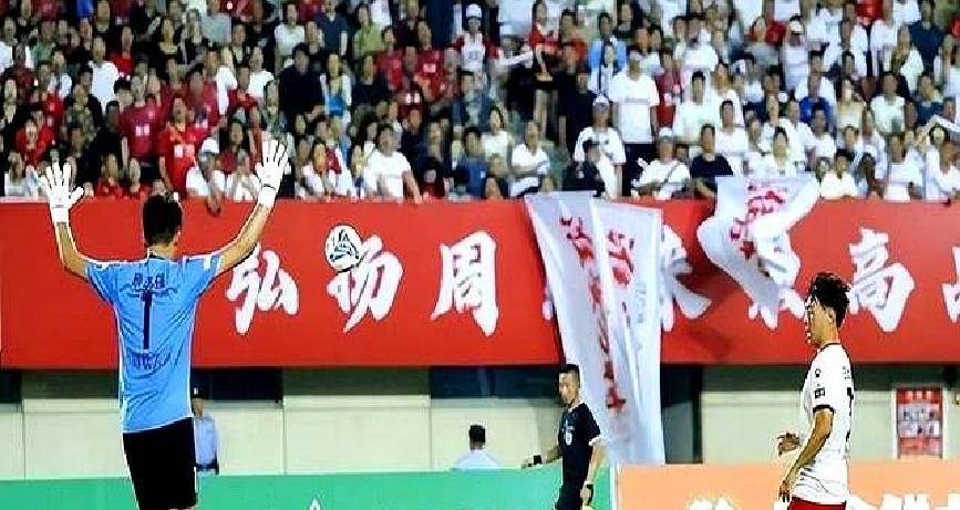争议连连,中超联赛裁判备受质疑 争议连连,中超联赛裁判备受质疑