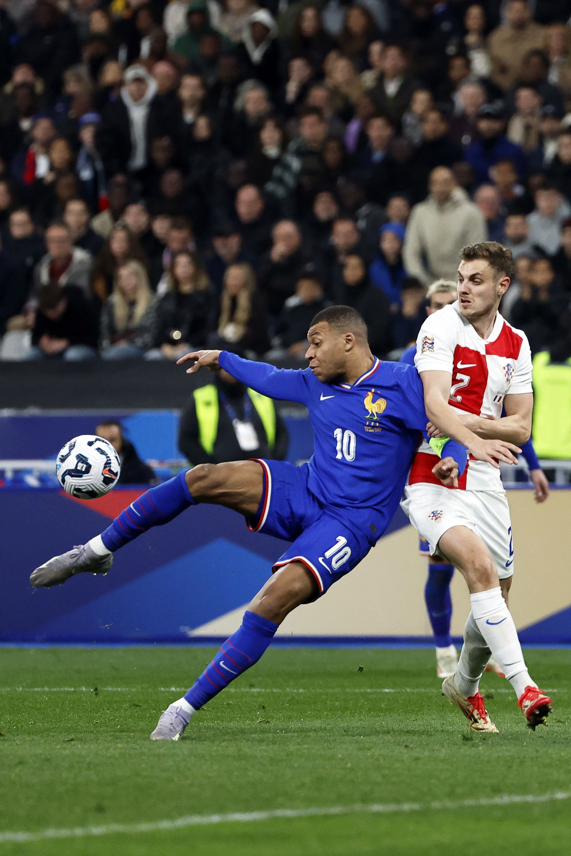 开云体育中国官网-包含阿贾克斯艰难战胜多特蒙德，晋级欧国联半决赛的词条