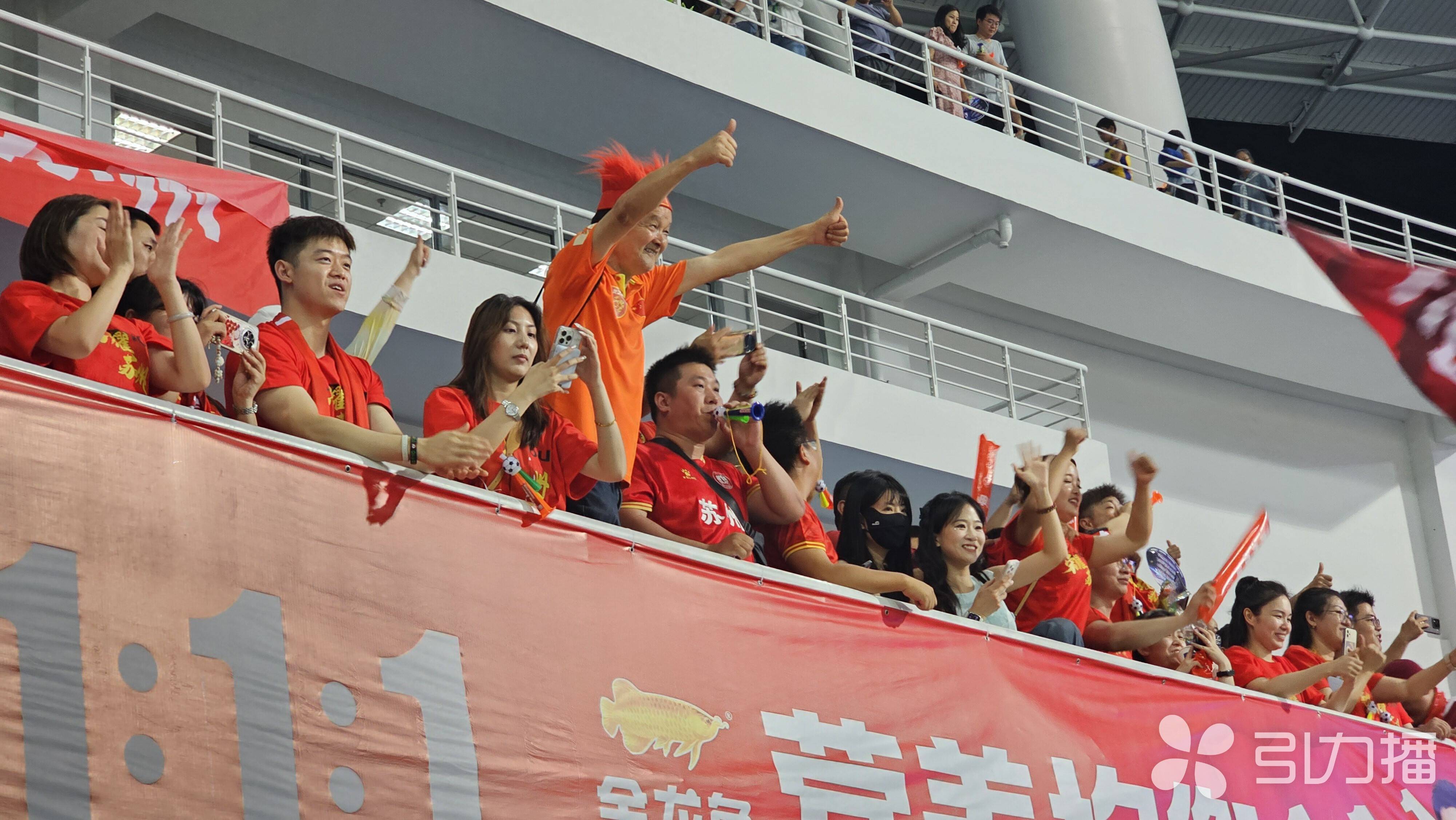 亚洲顶级足球比赛引发球迷热情讨论