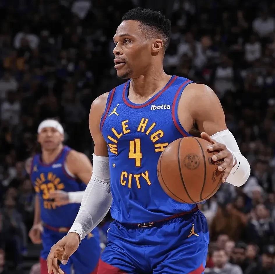 快船战胜独行侠，莱纳德再次发挥关键作用