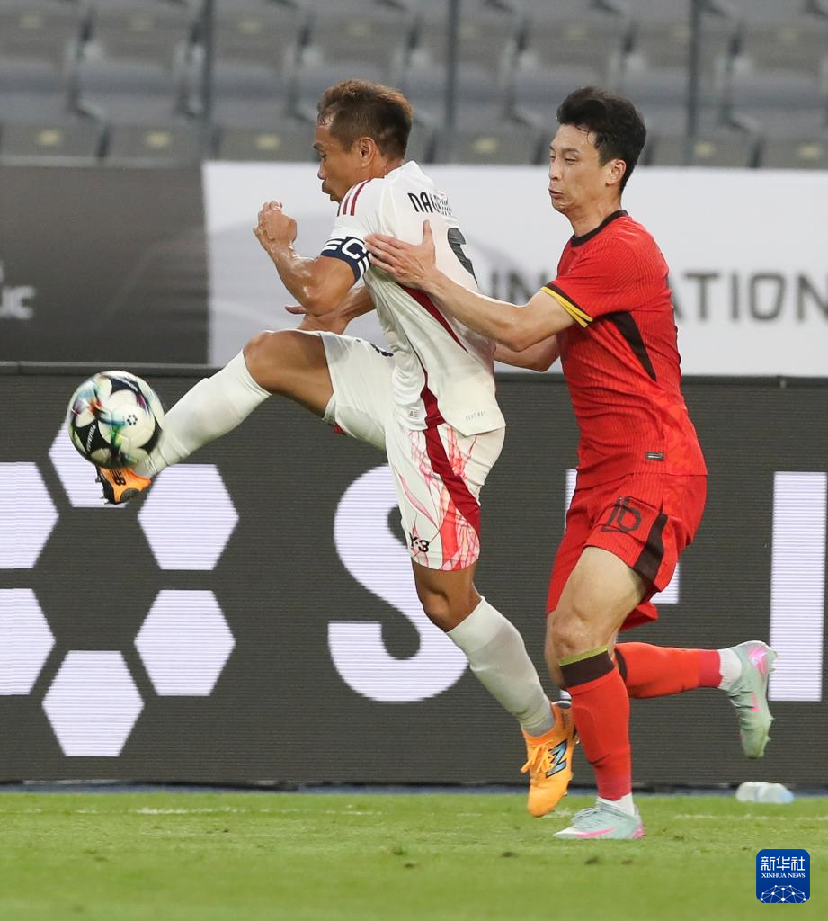 日本球员在美国足球比赛中大放异彩