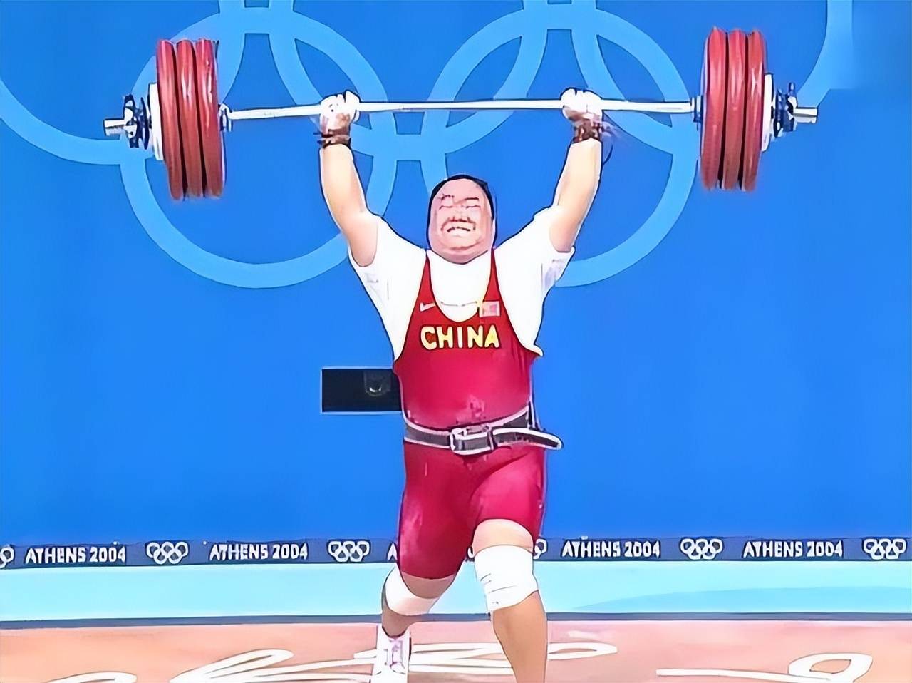 举重比赛重量级对决，挑战极限