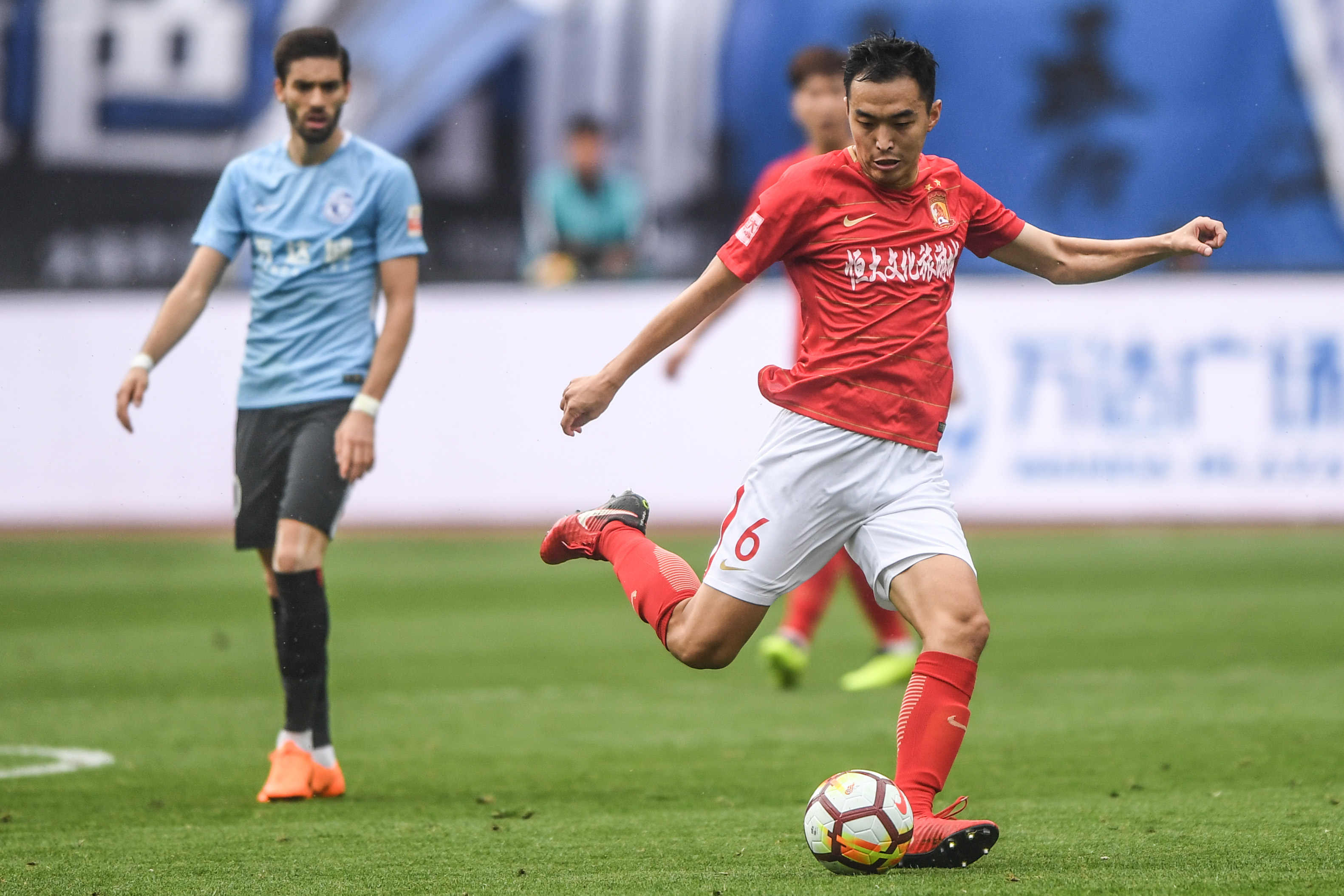 包含广州恒大再下重手，赢得胜利步入下一阶段的词条