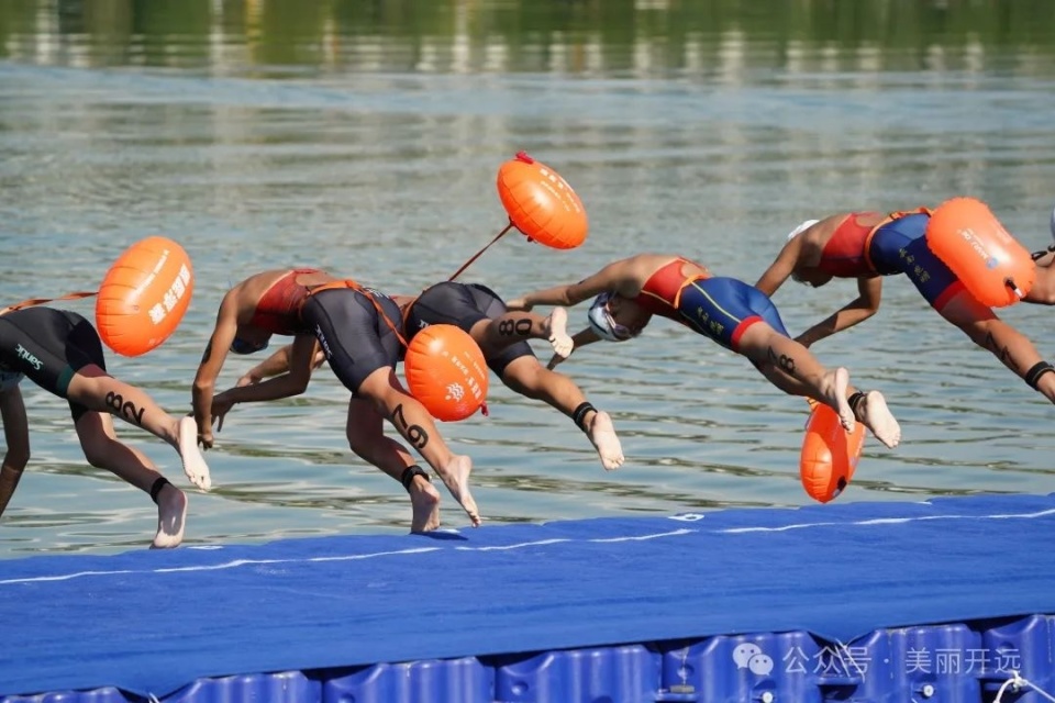 铁人三项男子比赛:德国选手再夺冠 铁人三项男子比赛:德国选手再夺冠