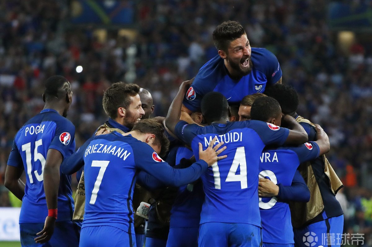 开云体育-法国国家队豪取两连胜，晋级淘汰赛