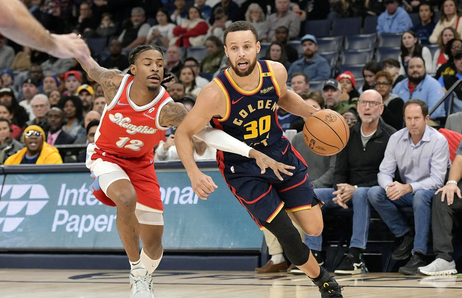 开云体育中国官网-勇士惨败灰熊，遭遇连败